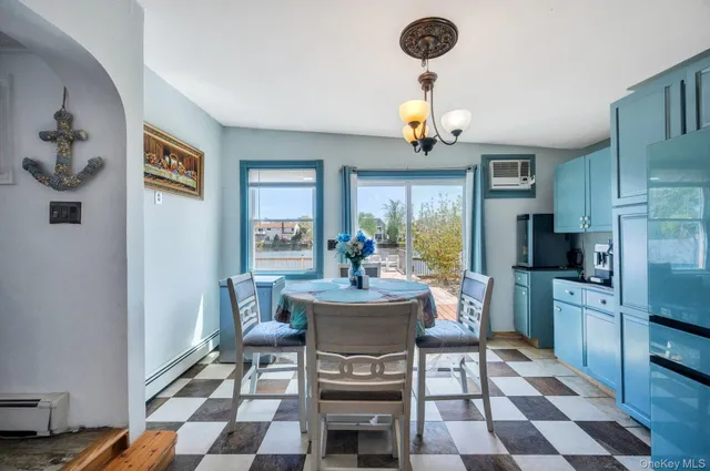 $669,000 | 24 Raynor Street, West Babylon, NY 11704