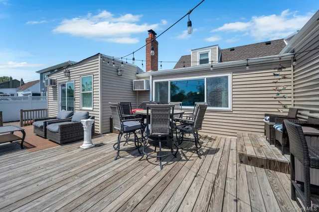 $669,000 | 24 Raynor Street, West Babylon, NY 11704