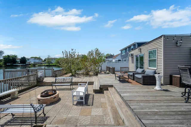 $669,000 | 24 Raynor Street, West Babylon, NY 11704