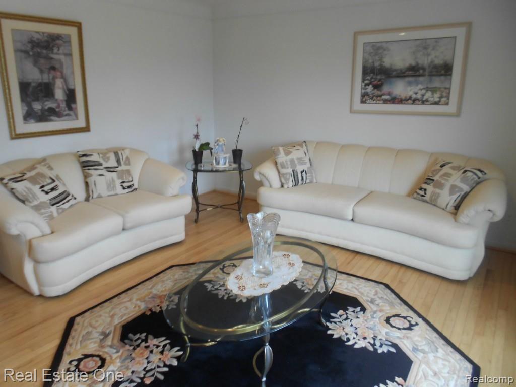 32211 Bonnet Hill Road Farmington Hills, MI 48334 - Photo 6 of 16