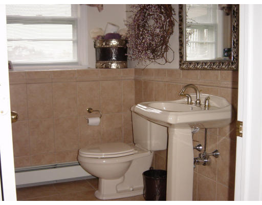 241 Main Road Montgomery, MA 01085 - Photo 4 of 9