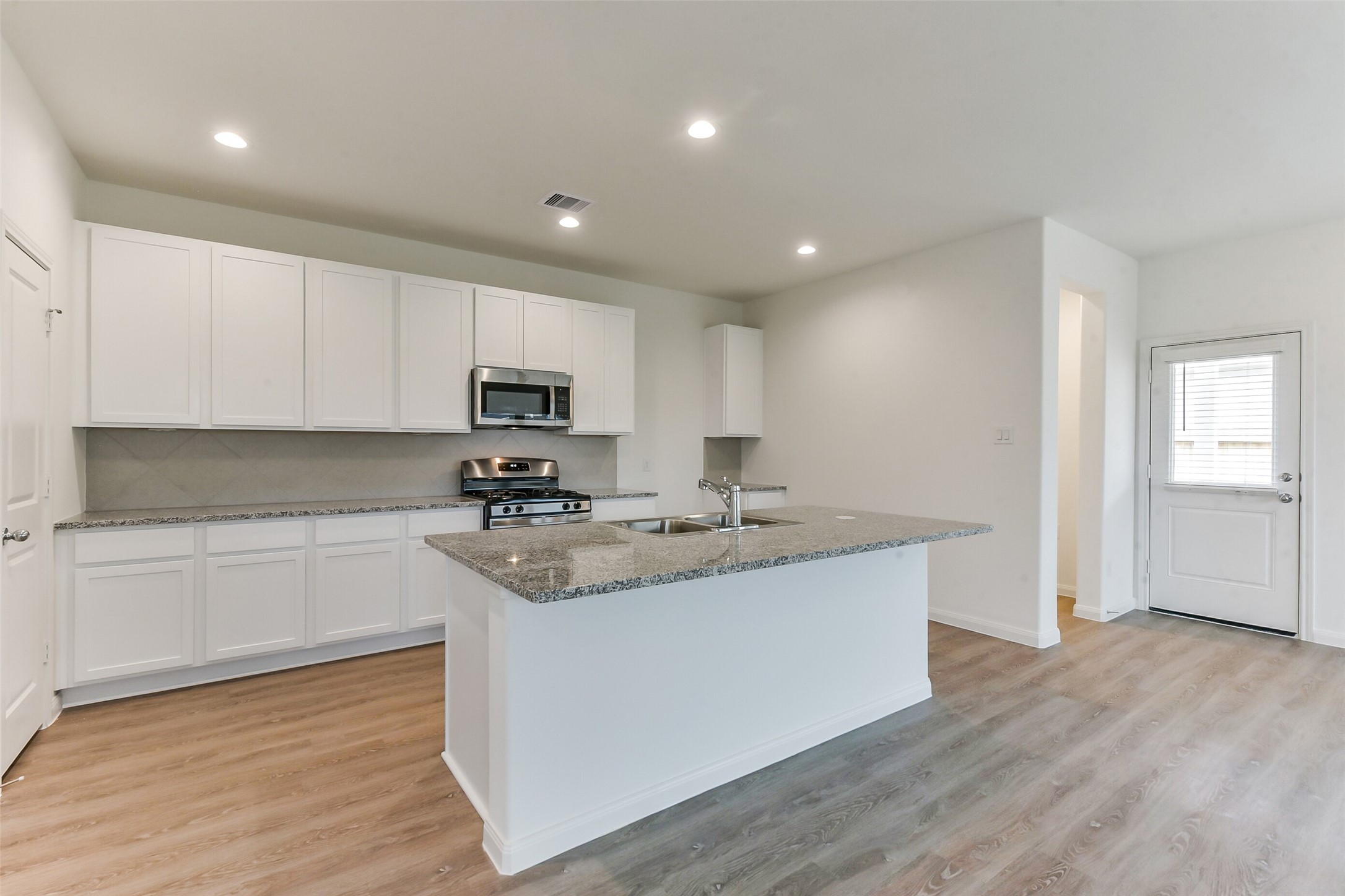 3906 Sugardale Street Baytown, TX 77521 - Photo 11 of 33