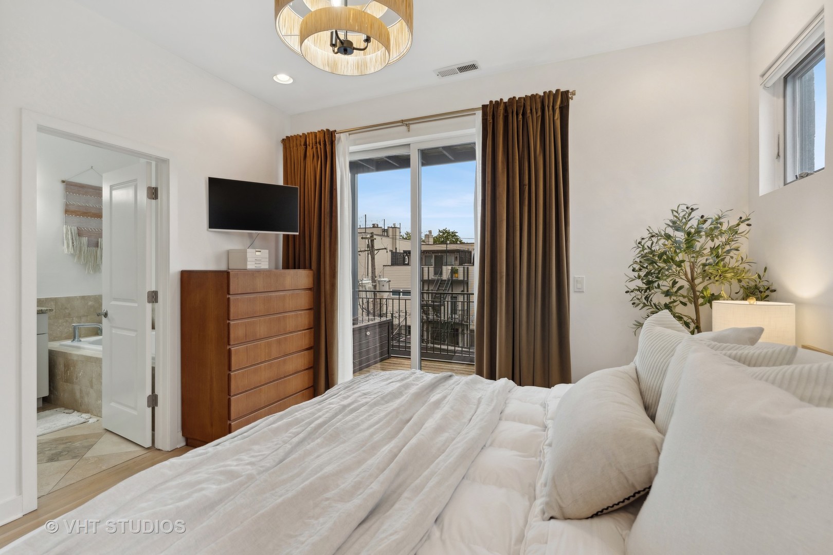 2120 West Division Street, Unit 2 Chicago, IL 60622 - Photo 16 of 28