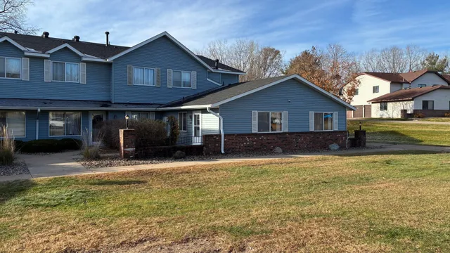 $190,000 | 1640 Helena Road North, Oakdale, MN 55128