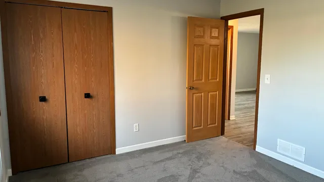 $190,000 | 1640 Helena Road North, Oakdale, MN 55128