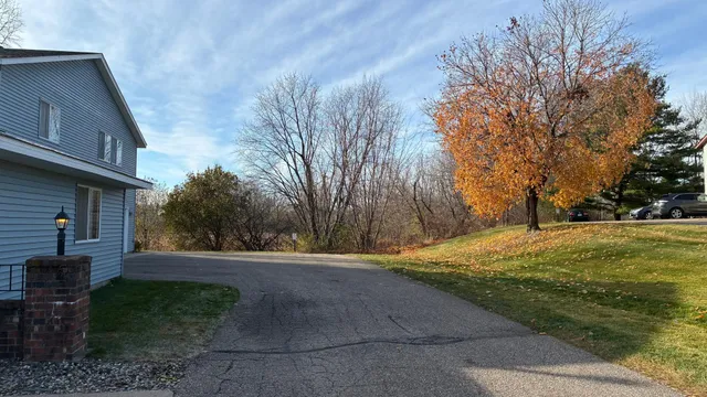 $190,000 | 1640 Helena Road North, Oakdale, MN 55128