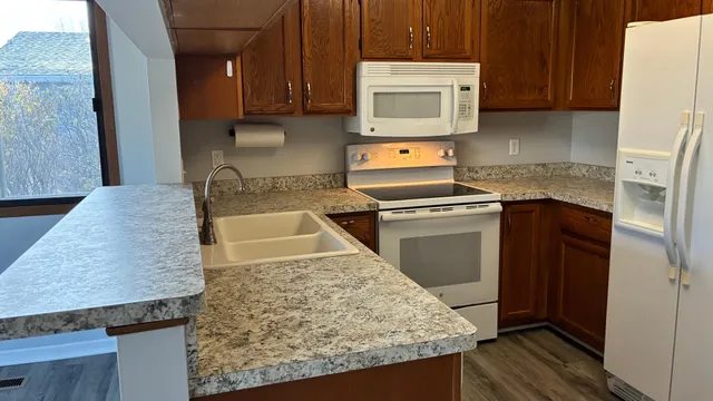 $190,000 | 1640 Helena Road North, Oakdale, MN 55128