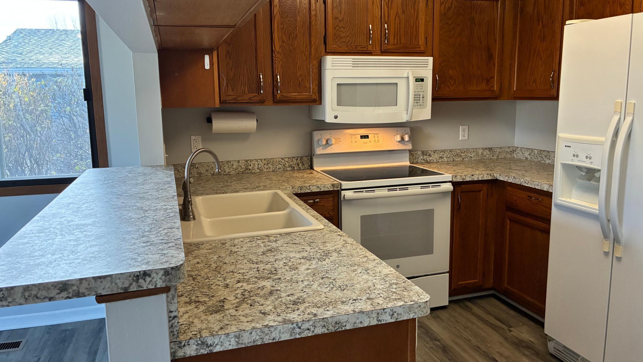 1640 Helena Road North Oakdale, MN 55128 - Photo 6 of 21