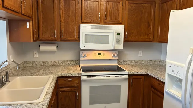 $190,000 | 1640 Helena Road North, Oakdale, MN 55128