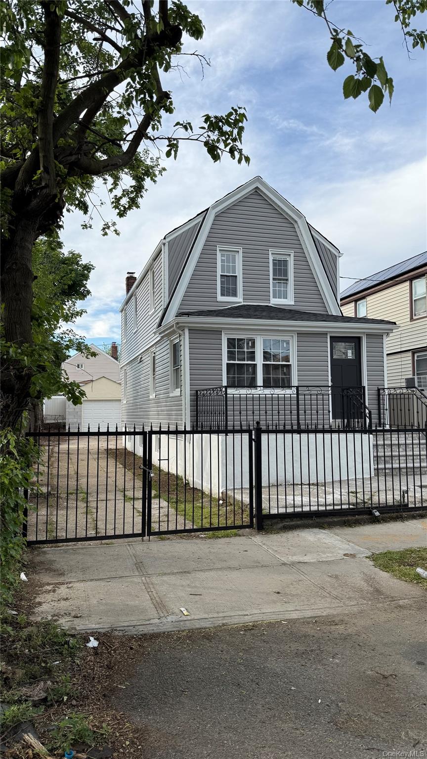 164-21 109th Road Queens, NY 11433 - Photo 1 of 14