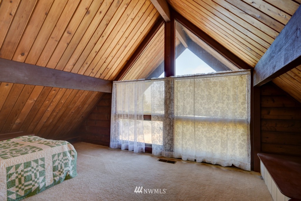 1962 Island View Road Oak Harbor, WA 98277 - Photo 12 of 25 Gallery Image 12