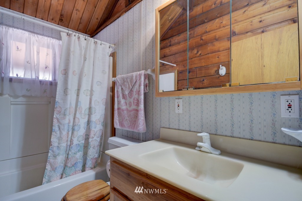 1962 Island View Road Oak Harbor, WA 98277 - Photo 17 of 25 Gallery Image 17
