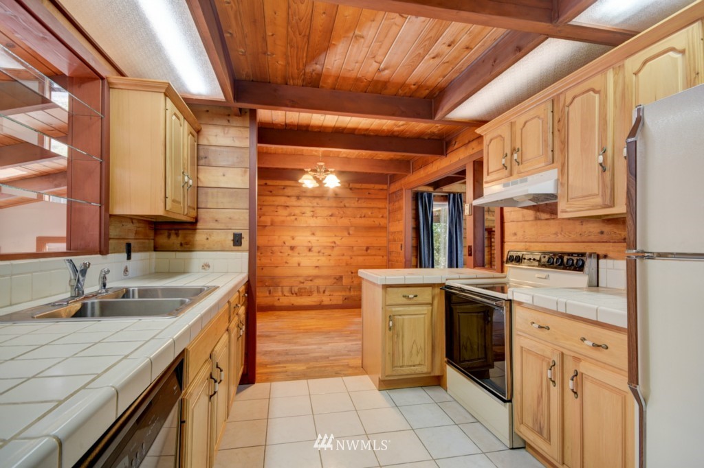 1962 Island View Road Oak Harbor, WA 98277 - Photo 6 of 25 Gallery Image 6