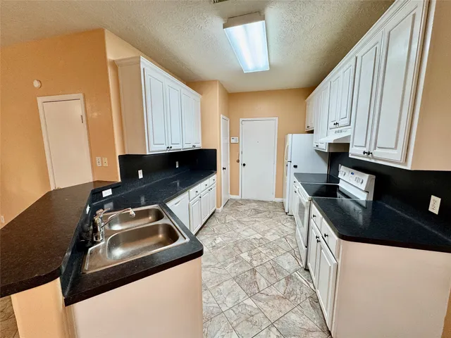 $2,050 | 2503 Marlin Drive, Texas City, TX 77591