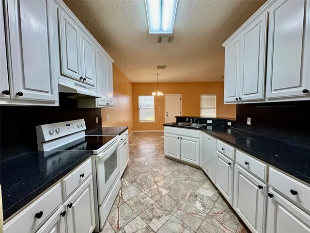 $2,050 | 2503 Marlin Drive, Texas City, TX 77591