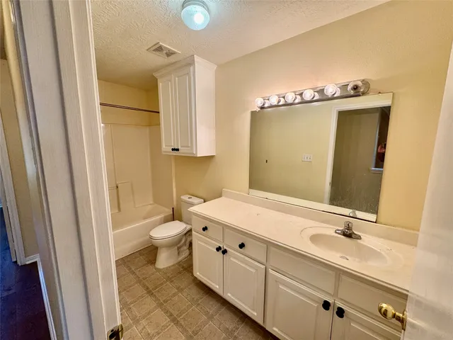 $2,050 | 2503 Marlin Drive, Texas City, TX 77591