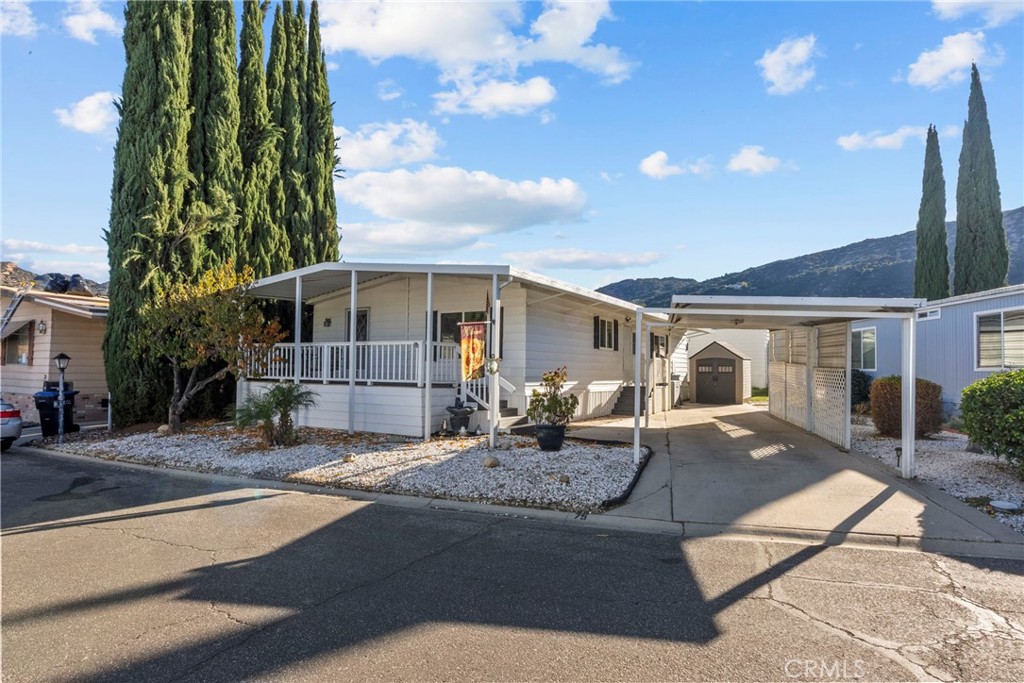 a view of a house with backyard