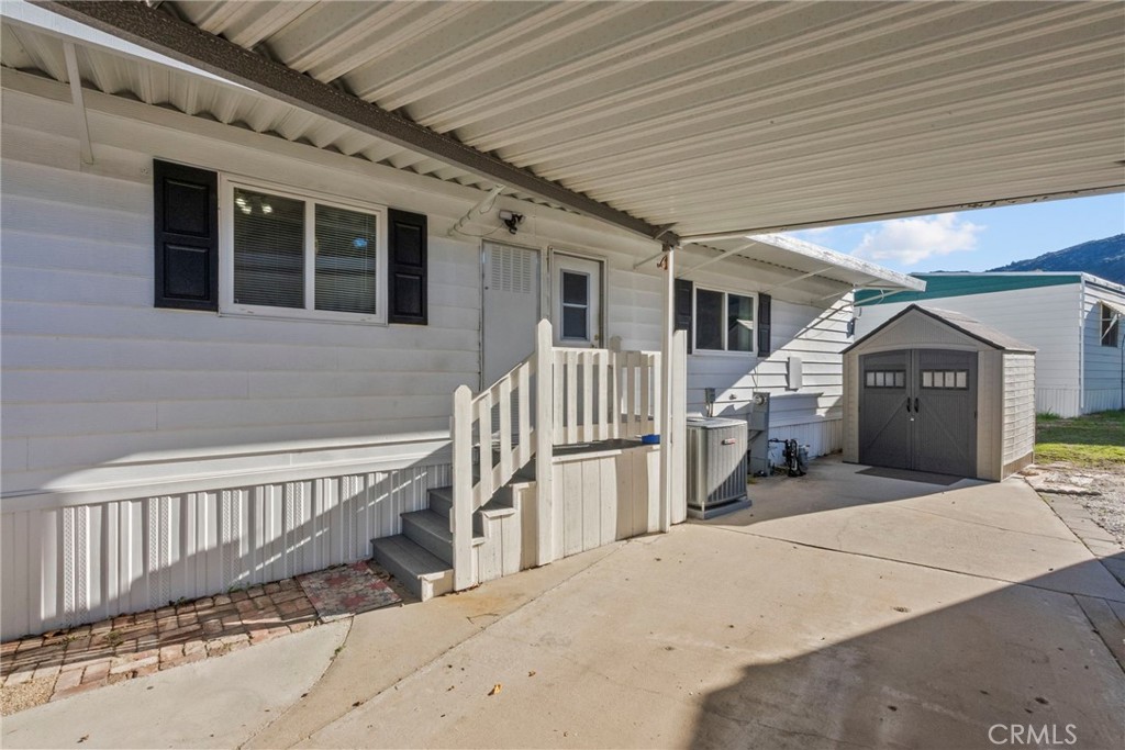 6480 Katherine, Unit 75 Simi Valley, CA 93063 - Photo 28 of 30 a view of a house with a balcony