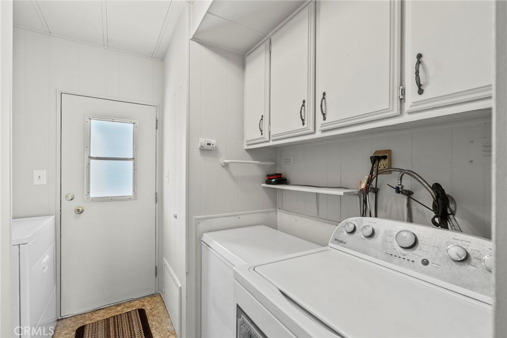 6480 Katherine, Unit 75 Simi Valley, CA 93063 - Photo 7 of 30 a utility room with dryer and washer