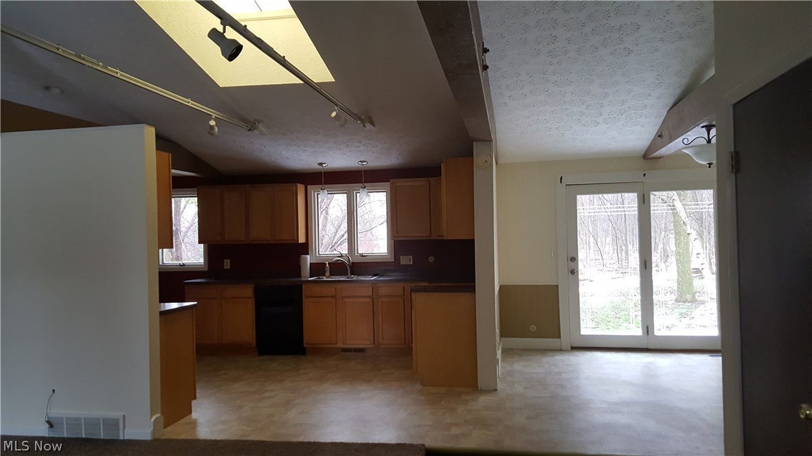 15799 Drake Road Strongsville, OH 44136 - Photo 6 of 9