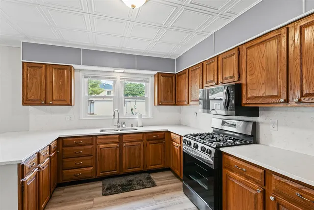 $164,999 | 601 West Main Street, Clinton, IL 61727