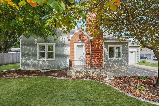 $164,999 | 601 West Main Street, Clinton, IL 61727