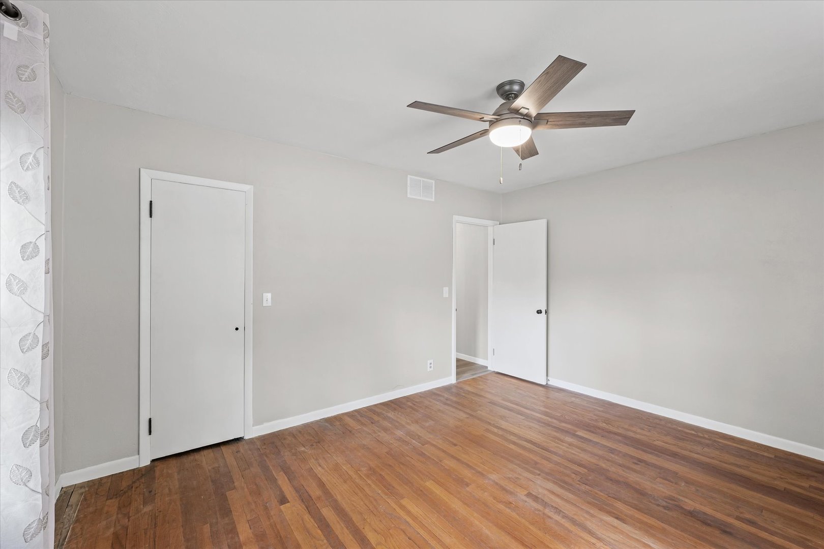 601 West Main Street Clinton, IL 61727 - Photo 24 of 33 a view of empty room with wooden floor