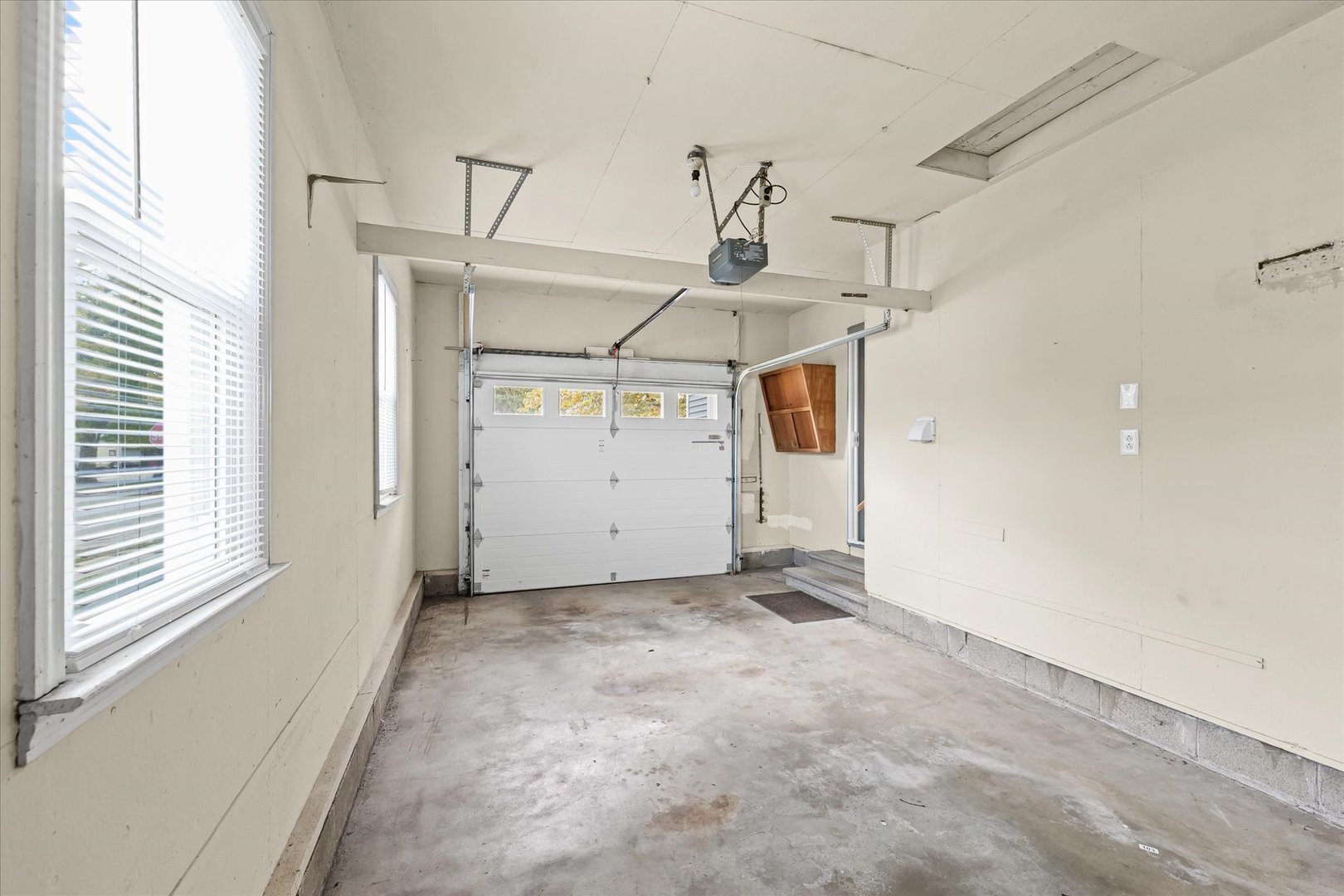 601 West Main Street Clinton, IL 61727 - Photo 25 of 33 a view of a garage