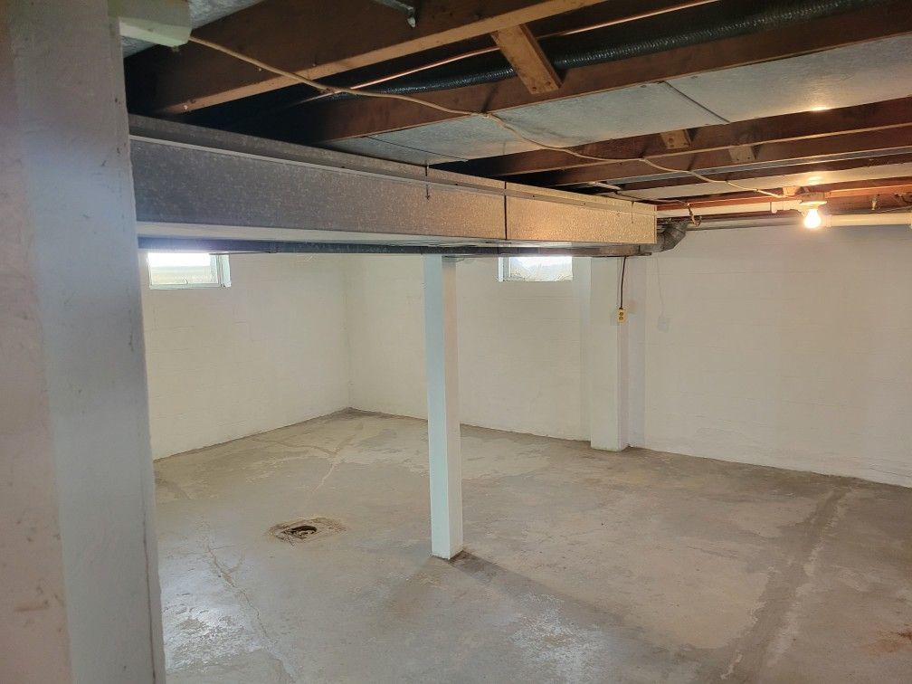 601 West Main Street Clinton, IL 61727 - Photo 31 of 33 a view of an empty room