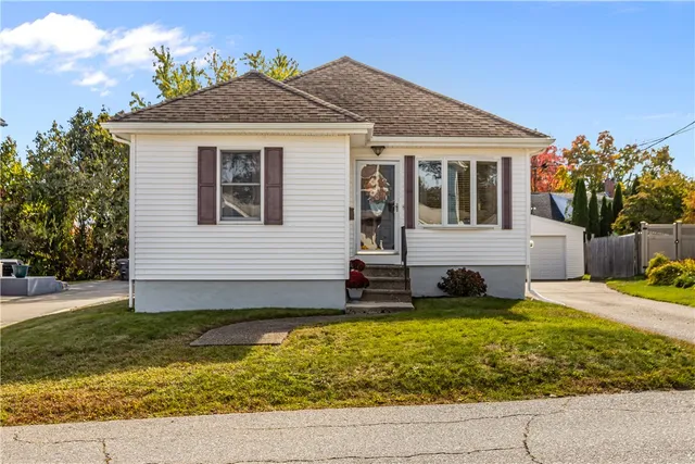 $470,500 | 17 Mowry Avenue, Cumberland, RI 02864