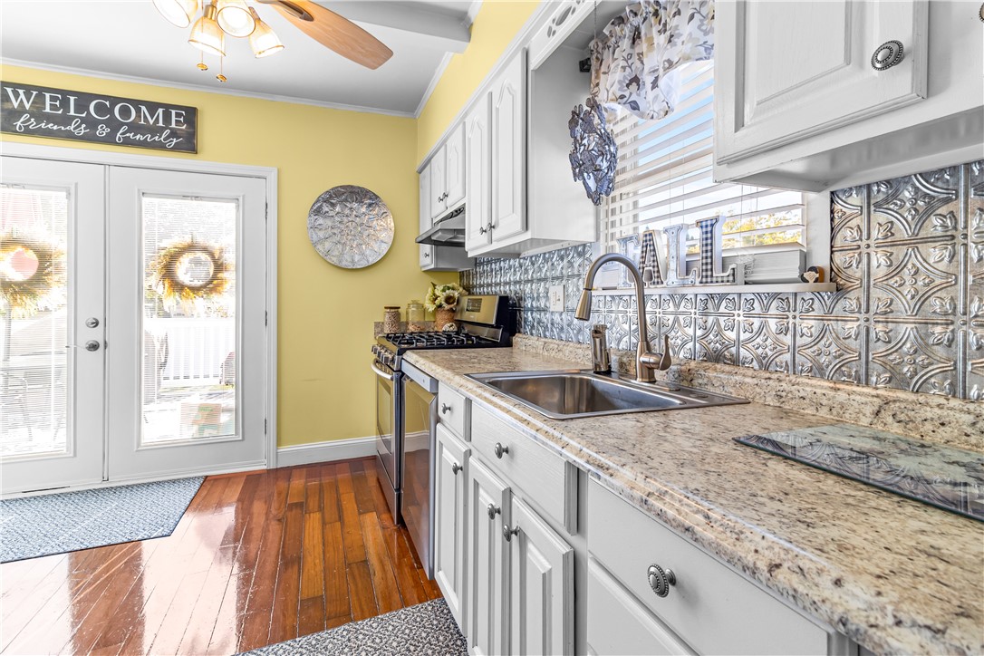 17 Mowry Avenue Cumberland, RI 02864 - Photo 7 of 37