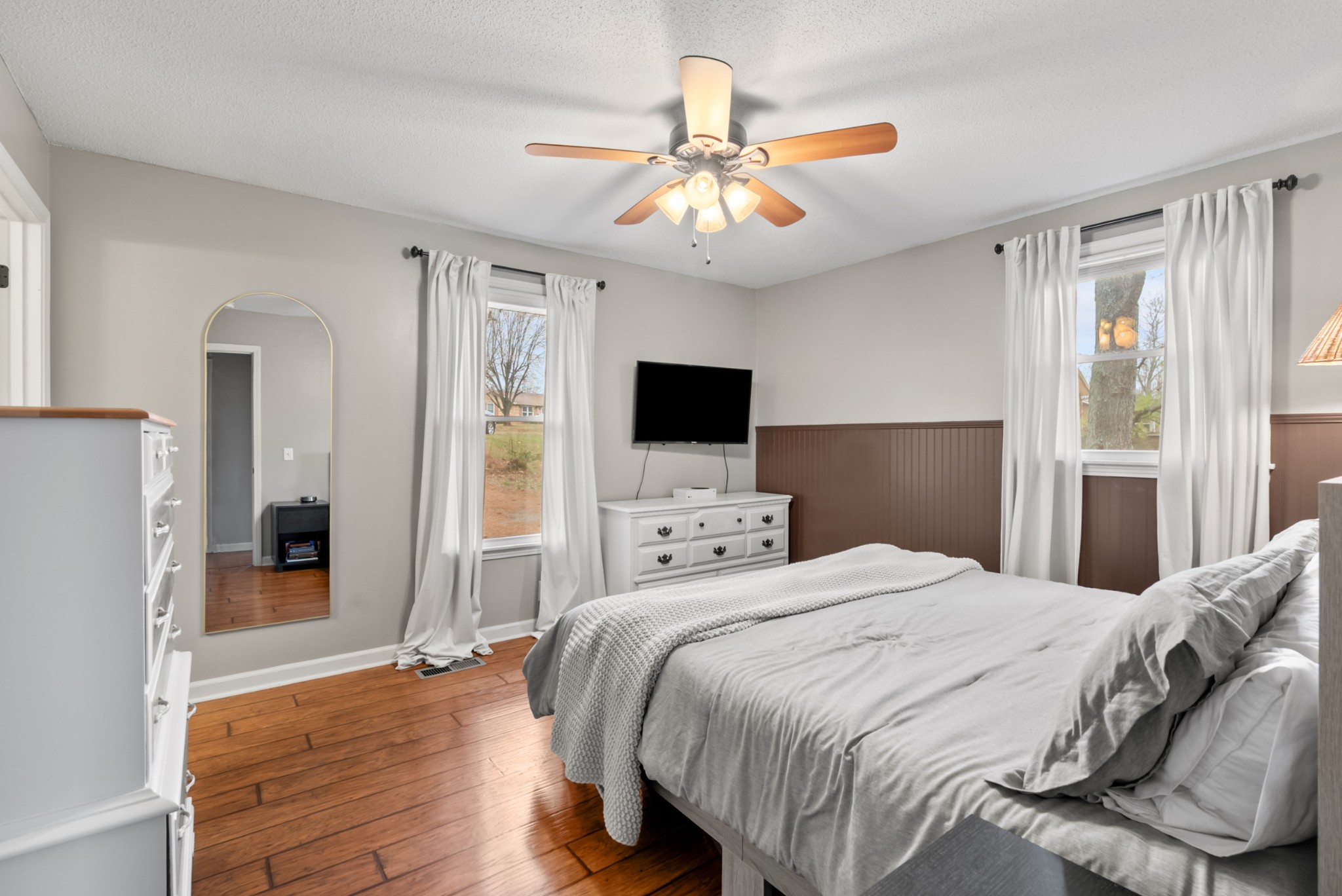 4005 Fawn Drive Springfield, TN 37172 - Photo 14 of 40 a bedroom with a bed and a flat screen tv