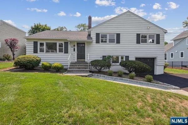 $6,000 | 990 Washington Avenue, Ho-Ho-Kus, NJ 07423