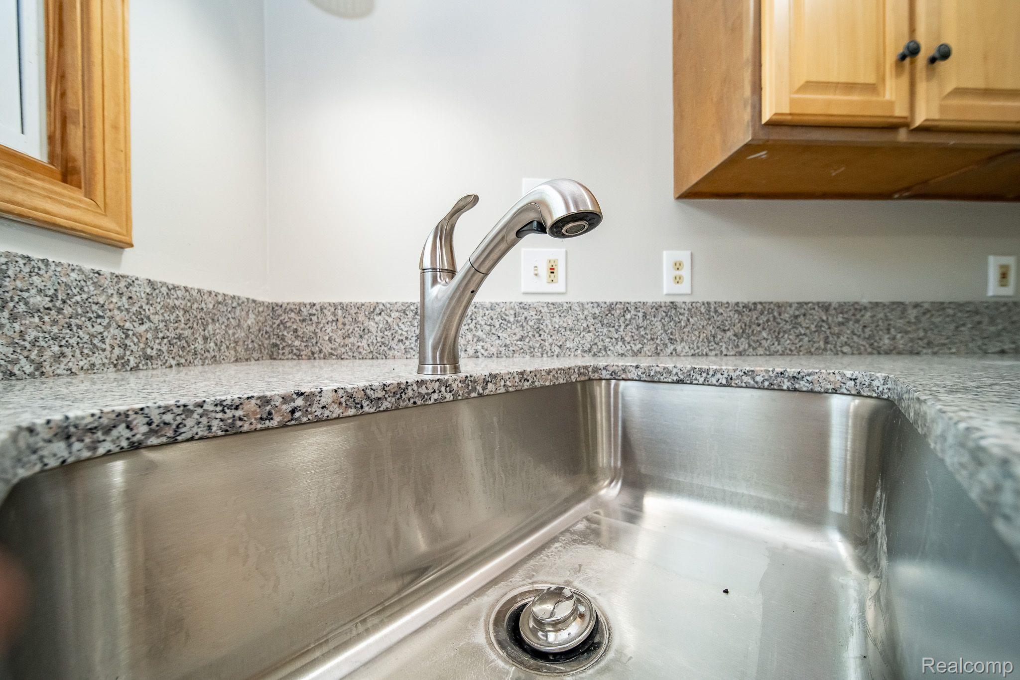 20954 Greenview Road Southfield, MI 48075 - Photo 14 of 55 Gallery Image 14
