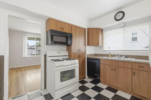 $1,595 | 314 West Muir Avenue, Hazel Park, MI 48030