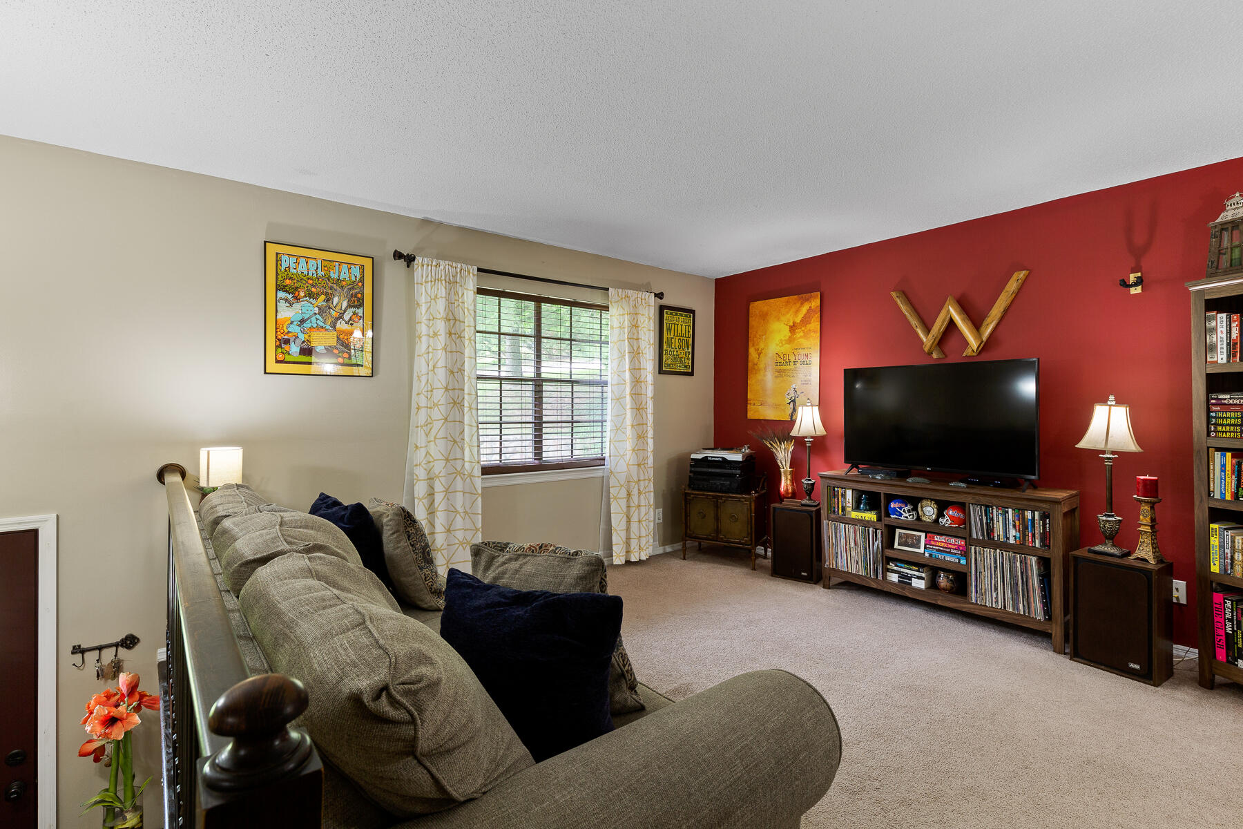 423 Stone Ridge Drive Hixson, TN 37343 - Photo 6 of 32 Living Room