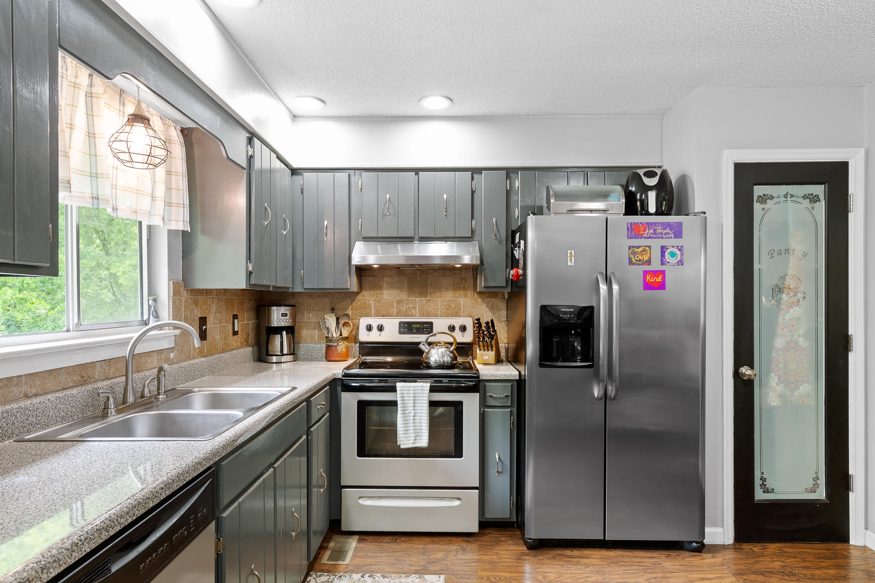 423 Stone Ridge Drive Hixson, TN 37343 - Photo 10 of 32 Kitchen