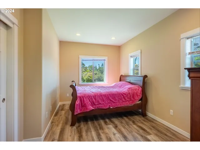 $1,299,999 | 21 Twin Tree Court, Florence, OR 97439