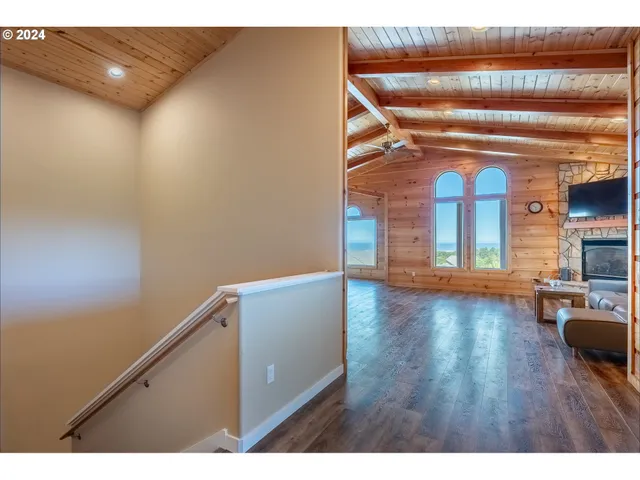 $1,299,999 | 21 Twin Tree Court, Florence, OR 97439