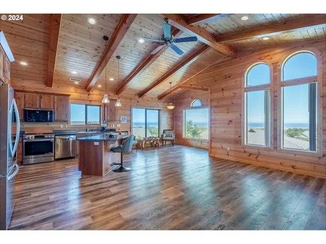 $1,299,999 | 21 Twin Tree Court, Florence, OR 97439