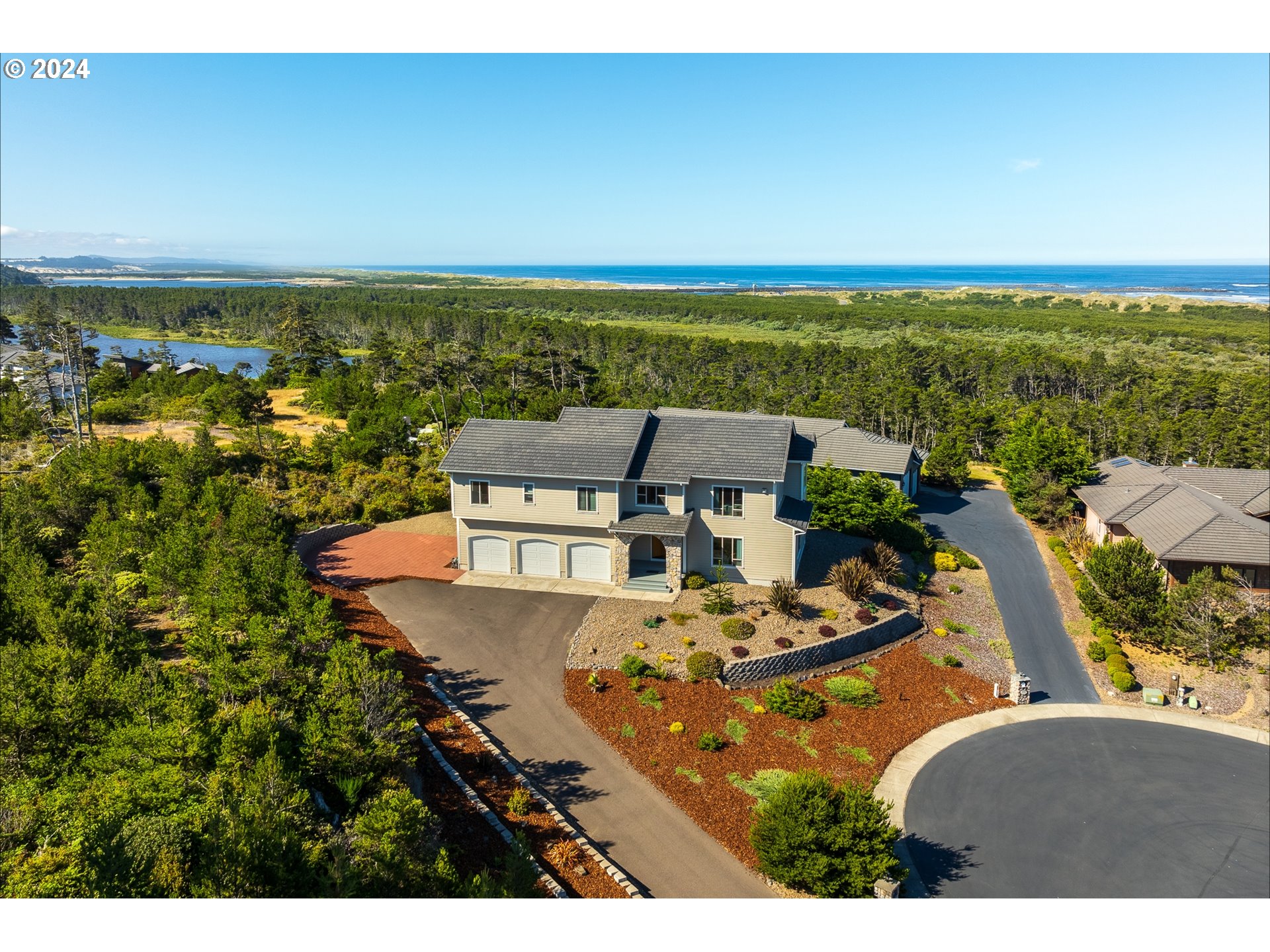 21 Twin Tree Court Florence, OR 97439 - Photo 2 of 36