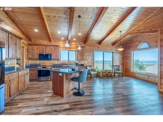 $1,299,999 | 21 Twin Tree Court, Florence, OR 97439