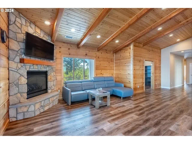 $1,299,999 | 21 Twin Tree Court, Florence, OR 97439