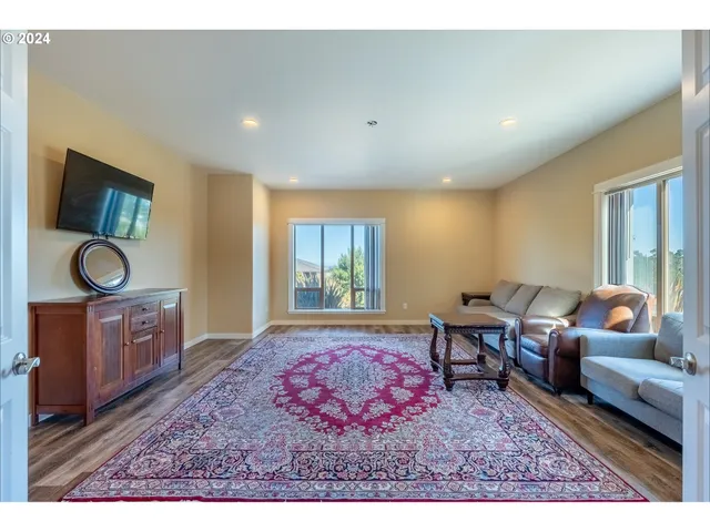 $1,299,999 | 21 Twin Tree Court, Florence, OR 97439