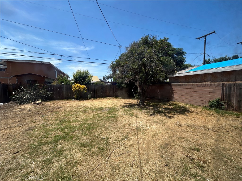 3375 Baltic Avenue Long Beach, CA 90810 - Photo 22 of 24 a view of a backyard
