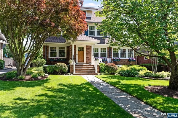 $1,249,000 | 11 Windsor Place, Montclair, NJ 07043