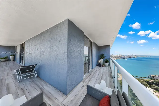 a view of living room and kitchen with furniture