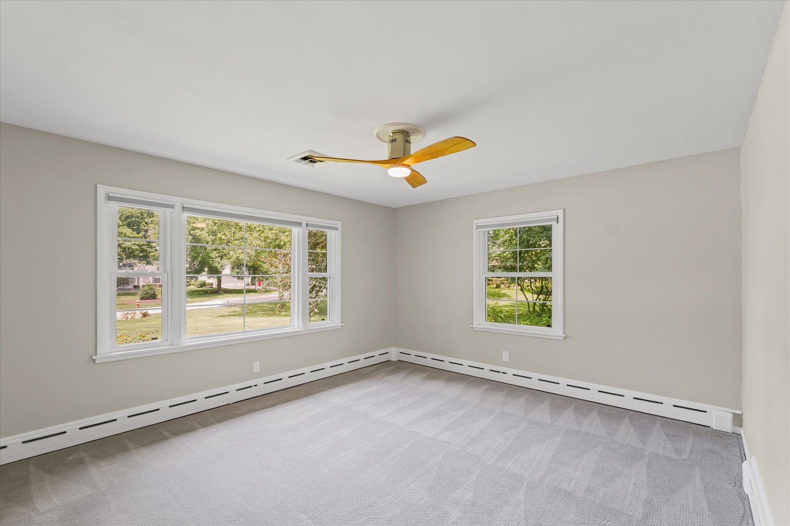32 Greencroft Drive Champaign, IL 61821 - Photo 27 of 40 an empty room with a window