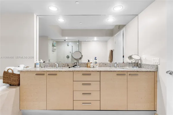 a view of entryway with washer and dryer