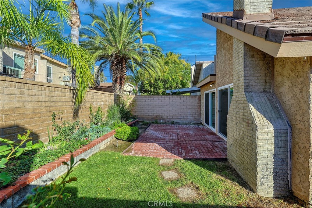 27139 Rio Prado Drive Valencia, CA 91354 - Photo 31 of 34 a view of a backyard with plants